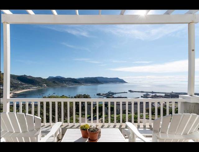 4 BEDROOM HOUSE FOR SALE IN SIMONSTOWN
